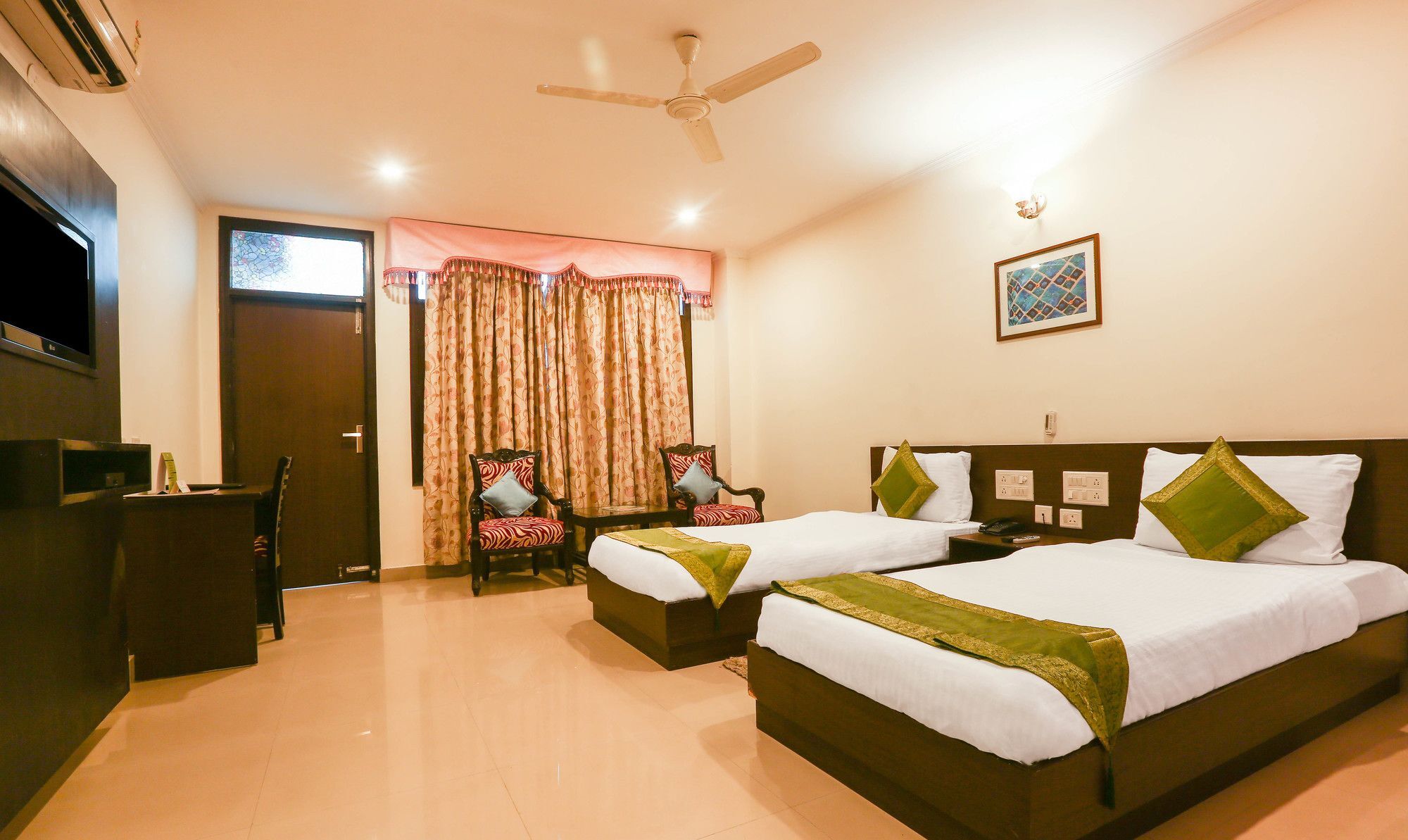 Treebo Trend Gk Conifer Hotel 3*