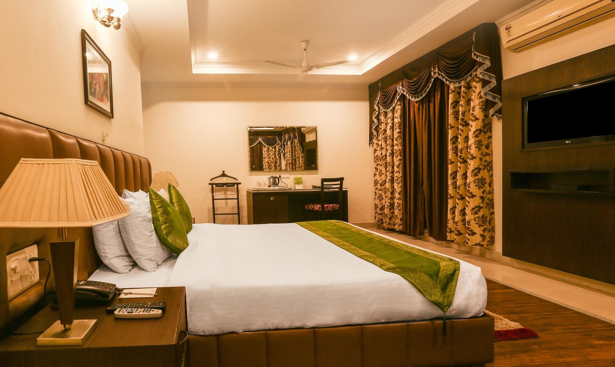 Treebo Trend Gk Conifer Hotel