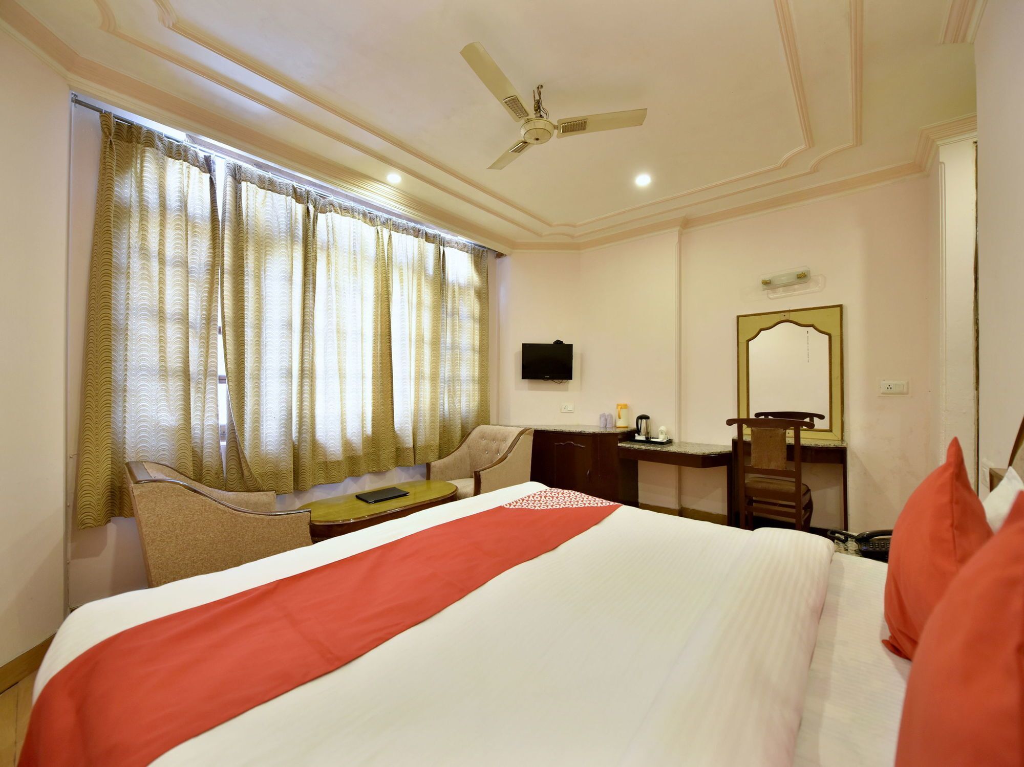 Oyo 12274 Royal Palace Hotel 3*