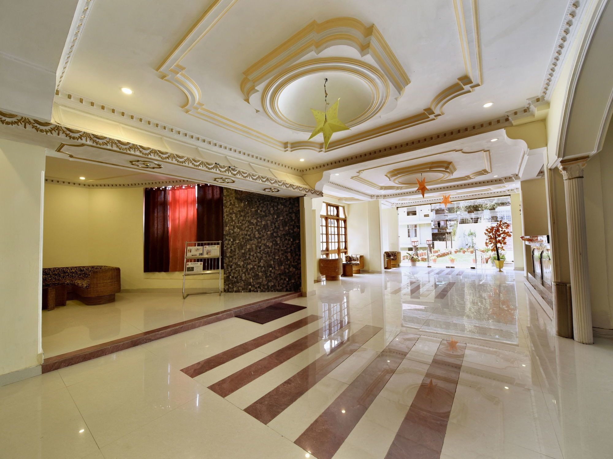 Hotel Oyo 12274 Royal Palace 3*