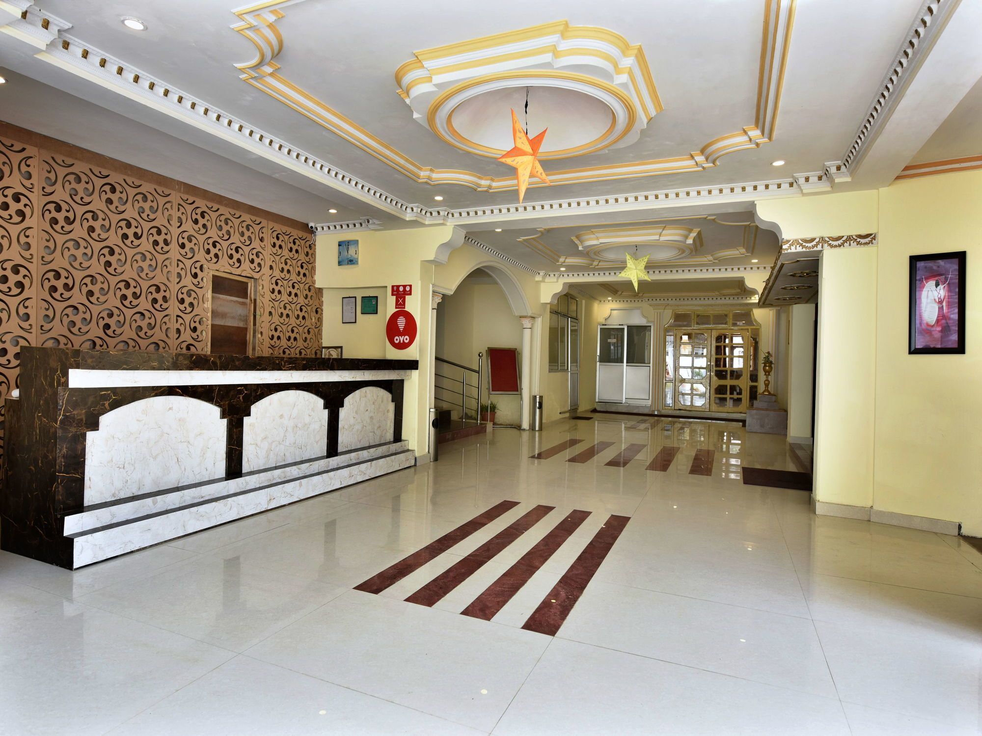 Oyo 12274 Royal Palace