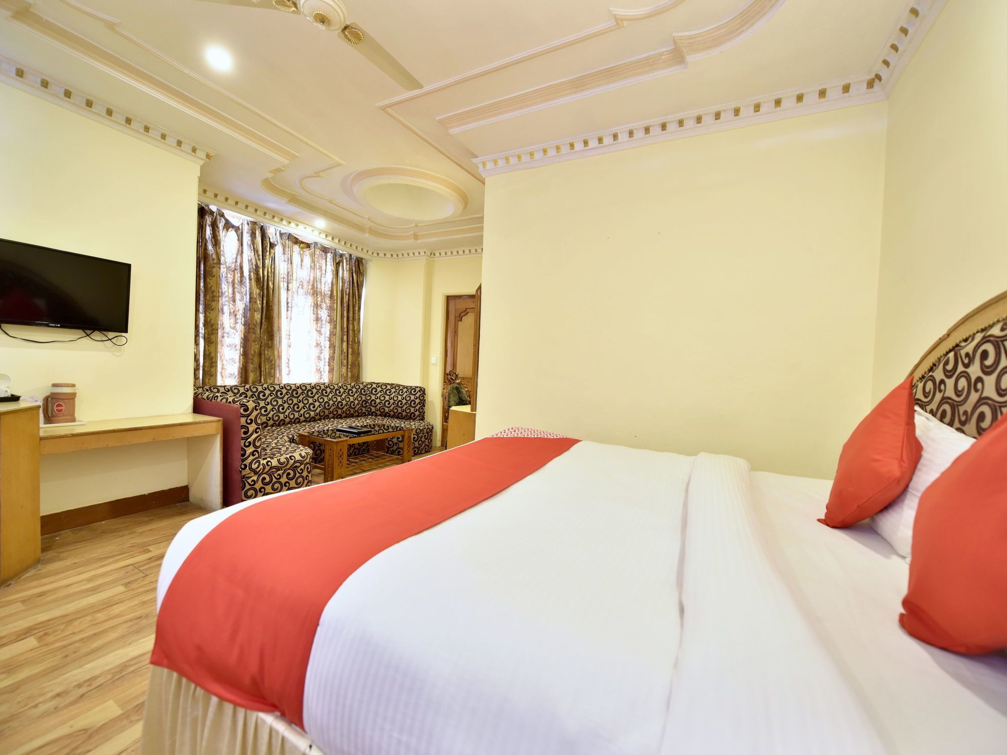 Oyo 12274 Royal Palace Hotel