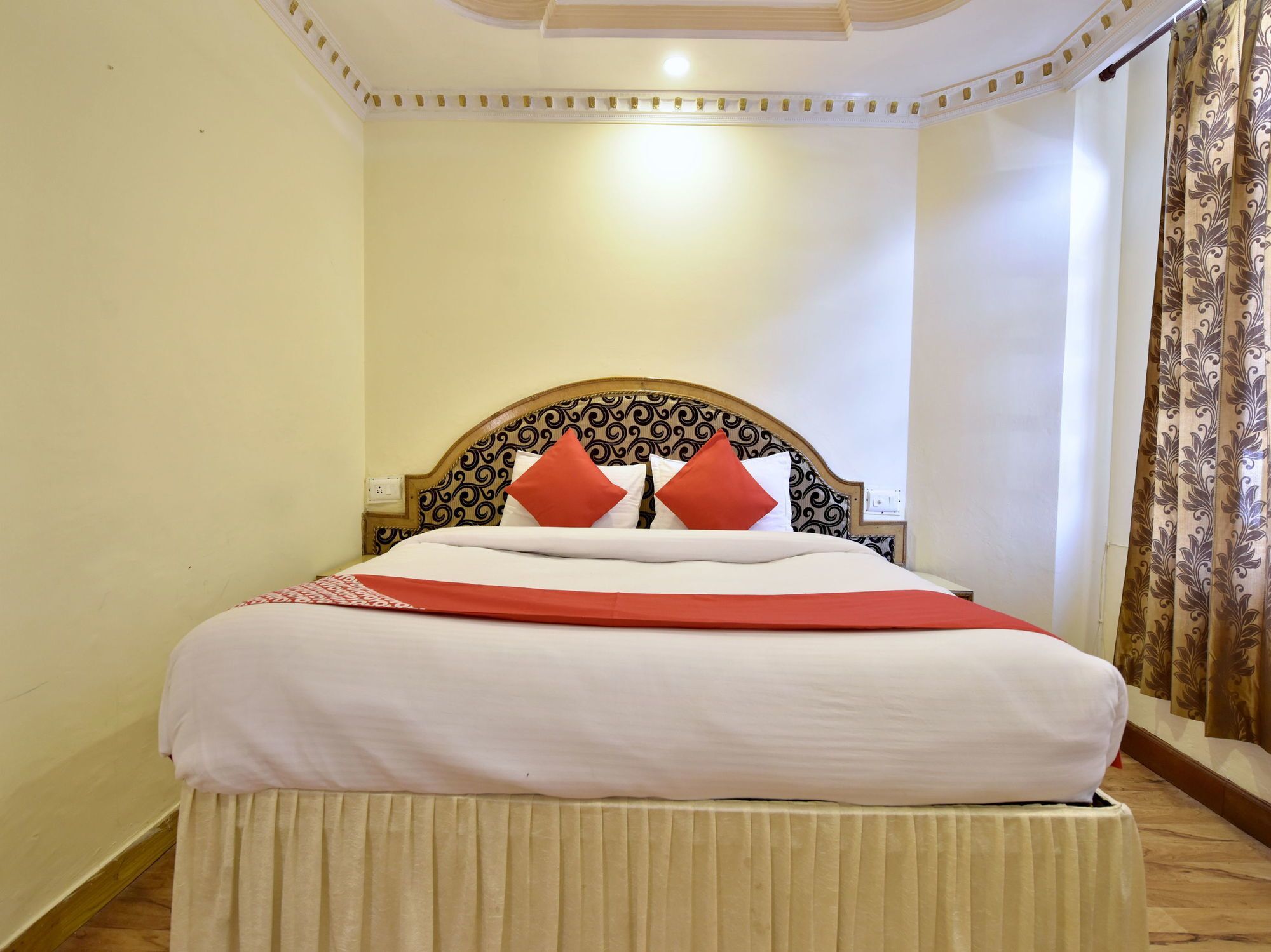 Oyo 12274 Royal Palace Hotel