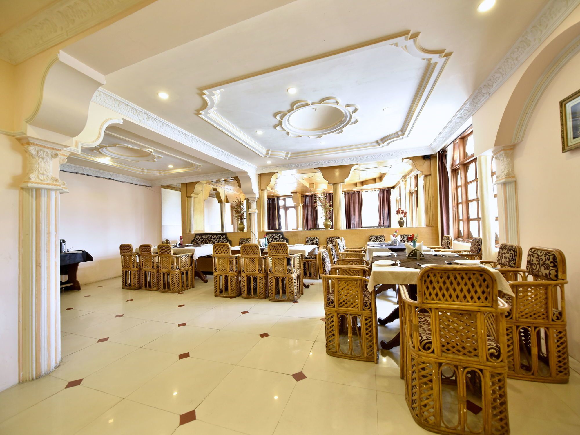 Oyo 12274 Royal Palace Hotel Dharamshala