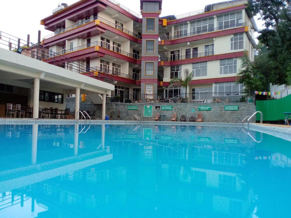 Highland Village 4*