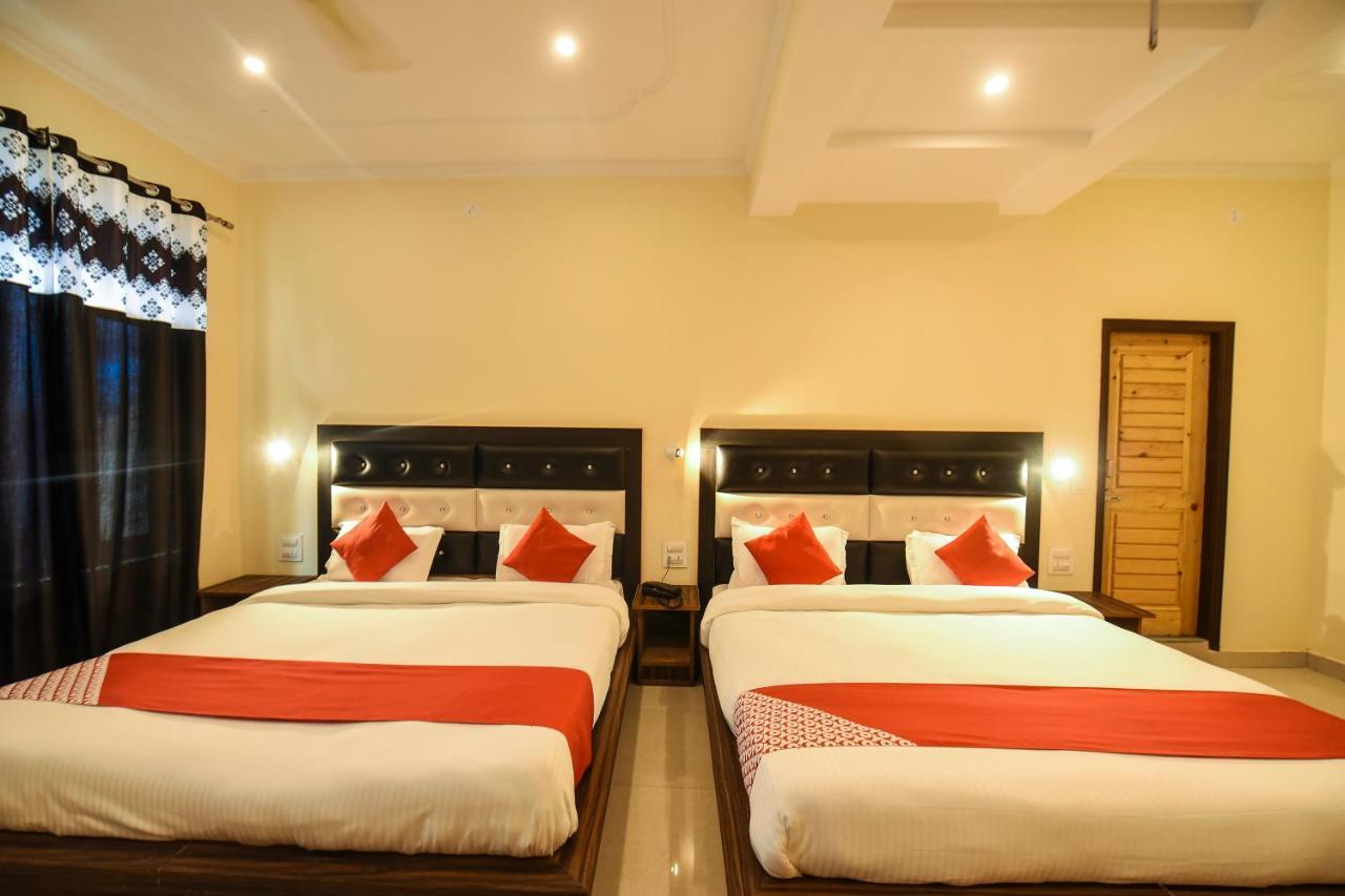 Capital O 16608 Raku's Place Hotel 3*