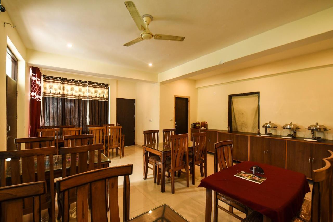 Hotel Capital O 16608 Raku's Place 3*