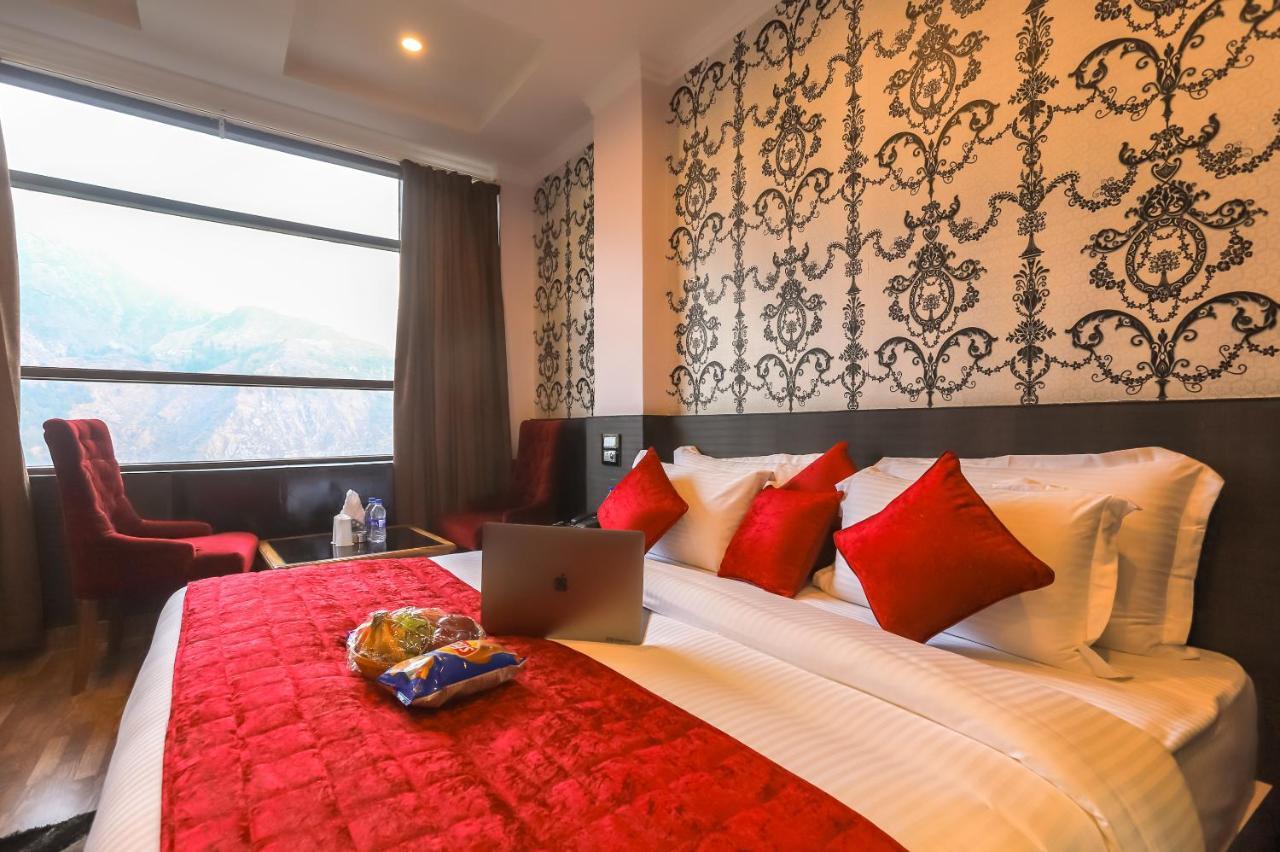 Hill, Near Mall Road, Mcleodganj# Parking#restaurant 3*