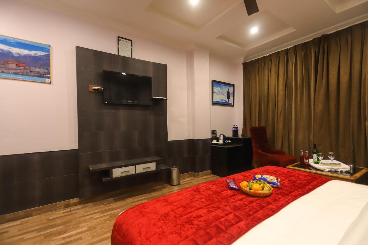 Hill, Near Mall Road, Mcleodganj# Parking#restaurant Hotel