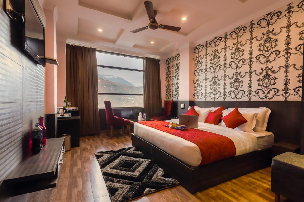 Hill, Near Mall Road, Mcleodganj# Parking#restaurant 3*