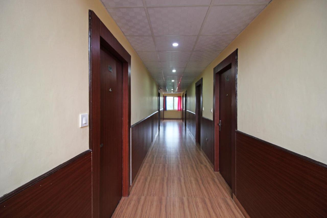 Oyo 8944 Red Carpet Hotel